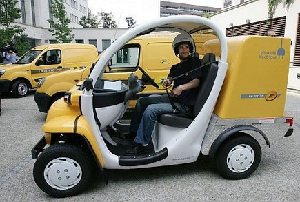 la-poste-vehicules-electriques.1267515396.jpg